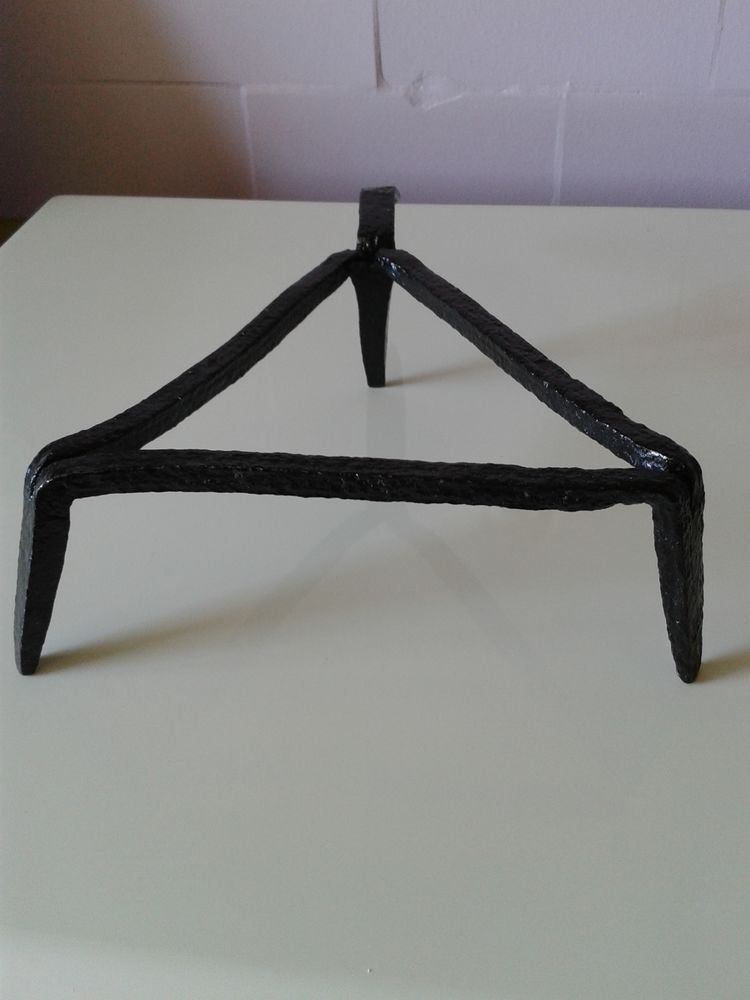 Tr�pied ancien forg� d'une pi�ce pour poser une plante 15 Dijon (21)