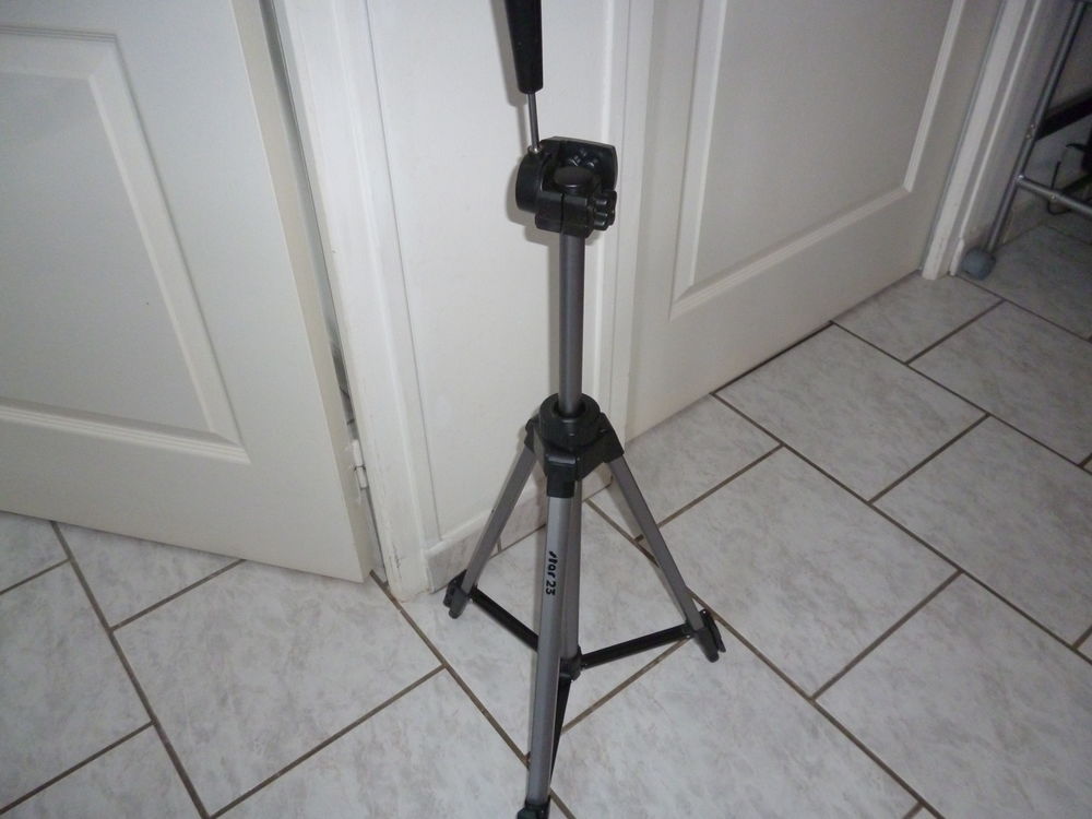 tr�pied appareil photo 30 Ville-sur-Lumes (08)