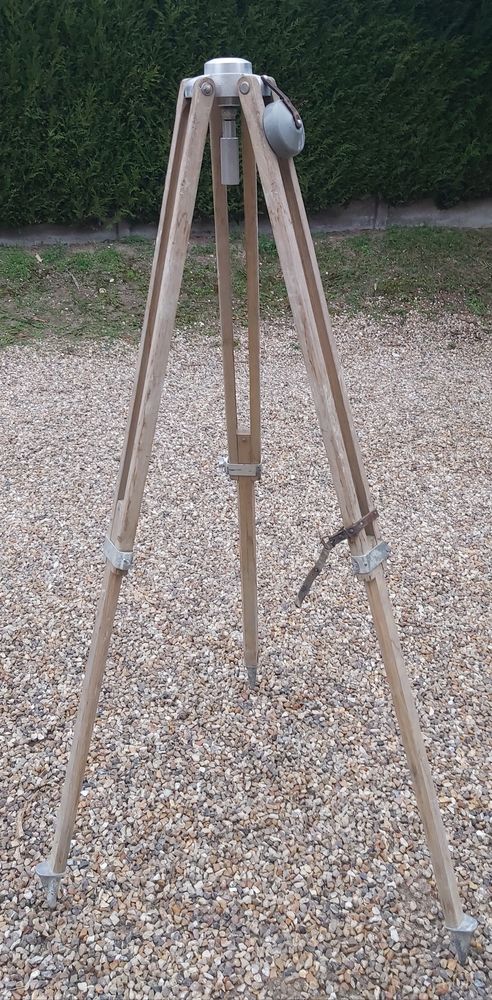 Tr�pied g�om�tre KERN SWISS bois vintage 100 Richebourg (78)