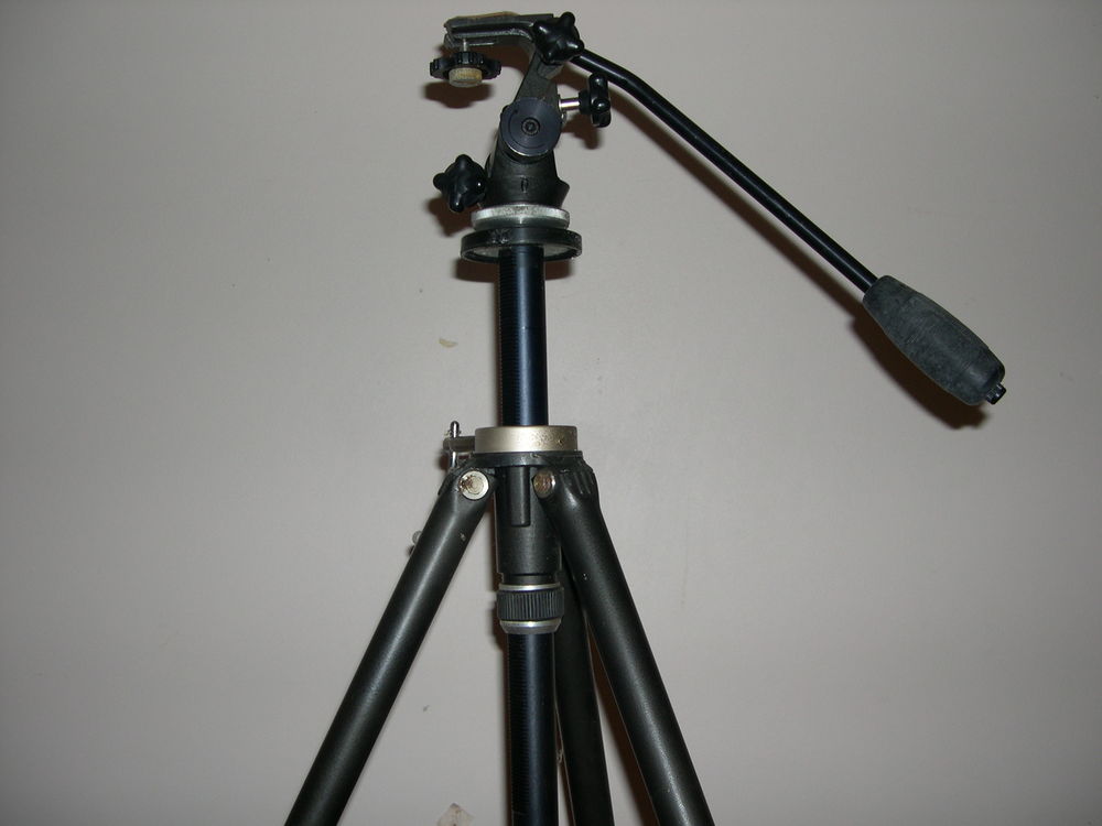 TR�PIED PHOTO-VID�O de PRO
90 Saint-Lys (31)