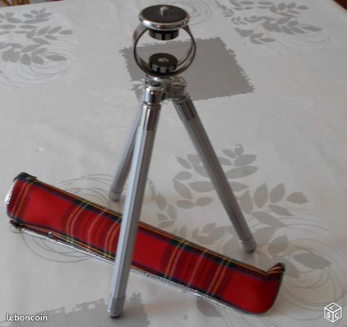Tr�pied pour appareil photo
50 Farges-l�s-Chalon (71)