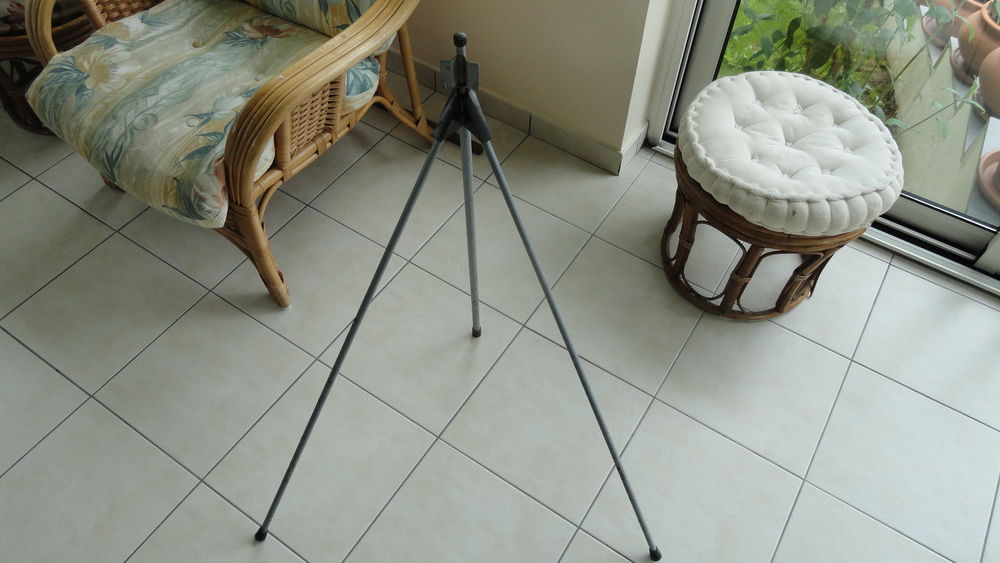 Tr�pied pour projecteur ou autres 11 Sabl�-sur-Sarthe (72)