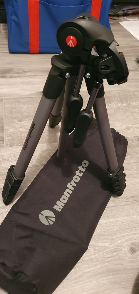 Tr�pieds MANFROTTO Compact Advanced 45 Toul (54)