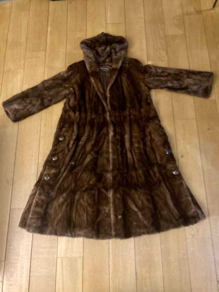 Tr�s ample manteau de fourrure en vison avec capuche 600 Paris 14 (75)