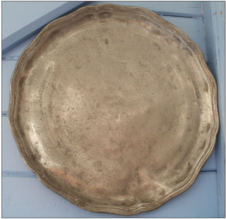 Tr�s ancien plateau ou assiette en �tain 15 Montauban (82)