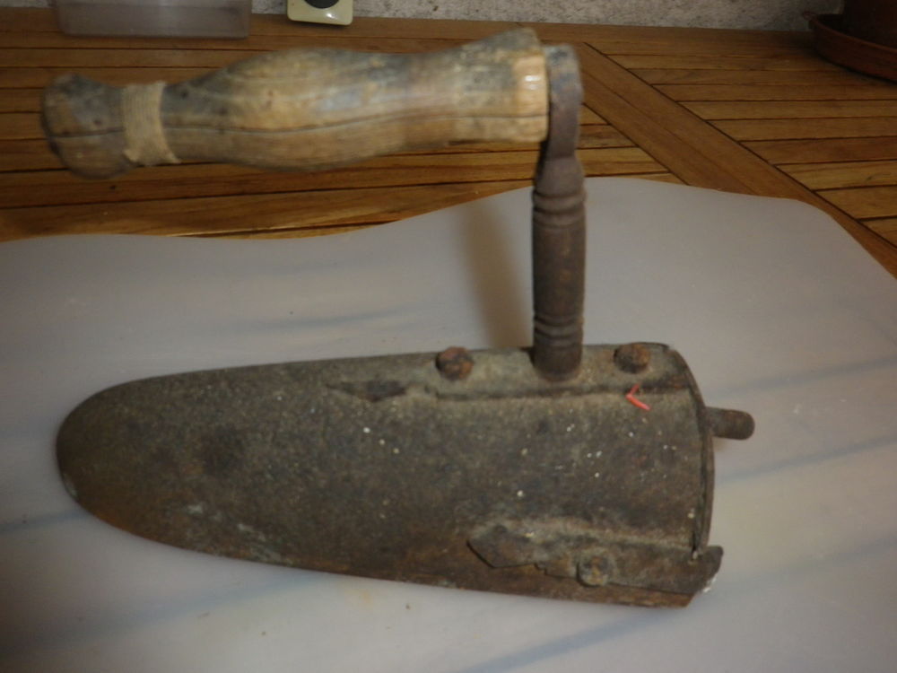 Tr�s ancien fer � repasser � lingots 20 Chaussin (39)