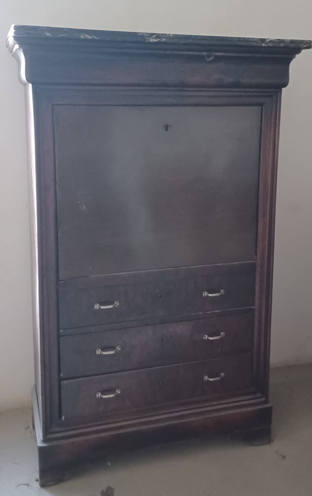 Tr�s ancien secr�taire en bois massif 150 Saint-Mamert-du-Gard (30)