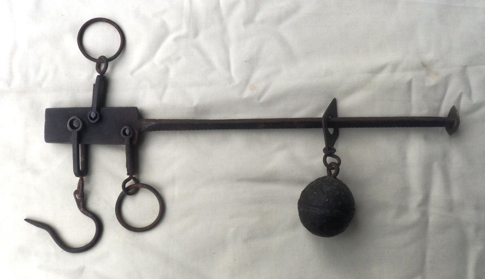 Tr�s ancienne balance Romaine 
Objet collector du 20�me 22 Castries (34)