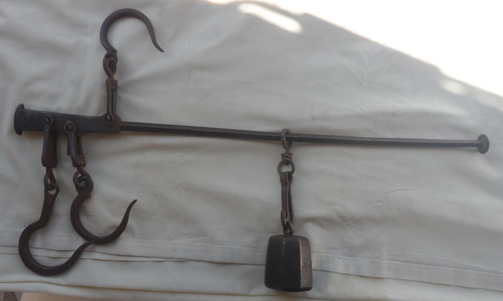 Tr�s ancienne balance Romaine  
Objet collector du 20 �me 30 Castries (34)