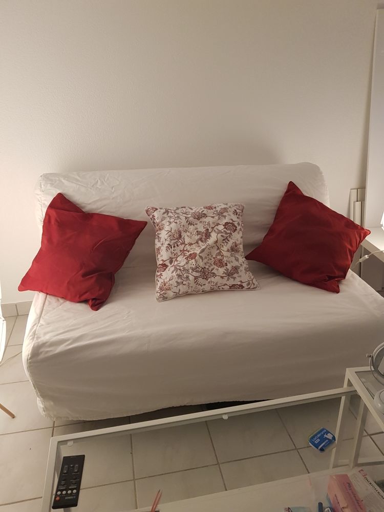 tr�s beau canap� blanc bon �tat il se d�plie pour faire un lit 40 Montpellier (34)