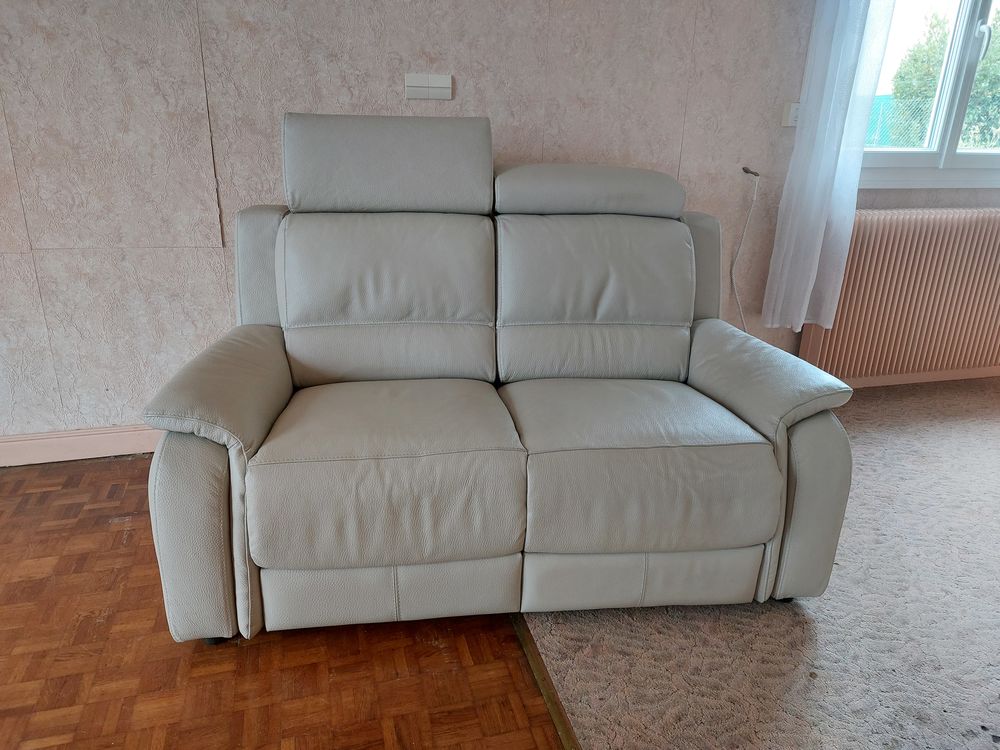 Tr�s beau canap� Poltronesofa. 850 Sainte-Gemmes-sur-Loire (49)