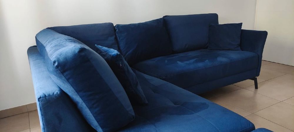 Tr�s beau canap� d angle Chateau d Ax bleu velours 1000 eur 0 Antibes (06)
