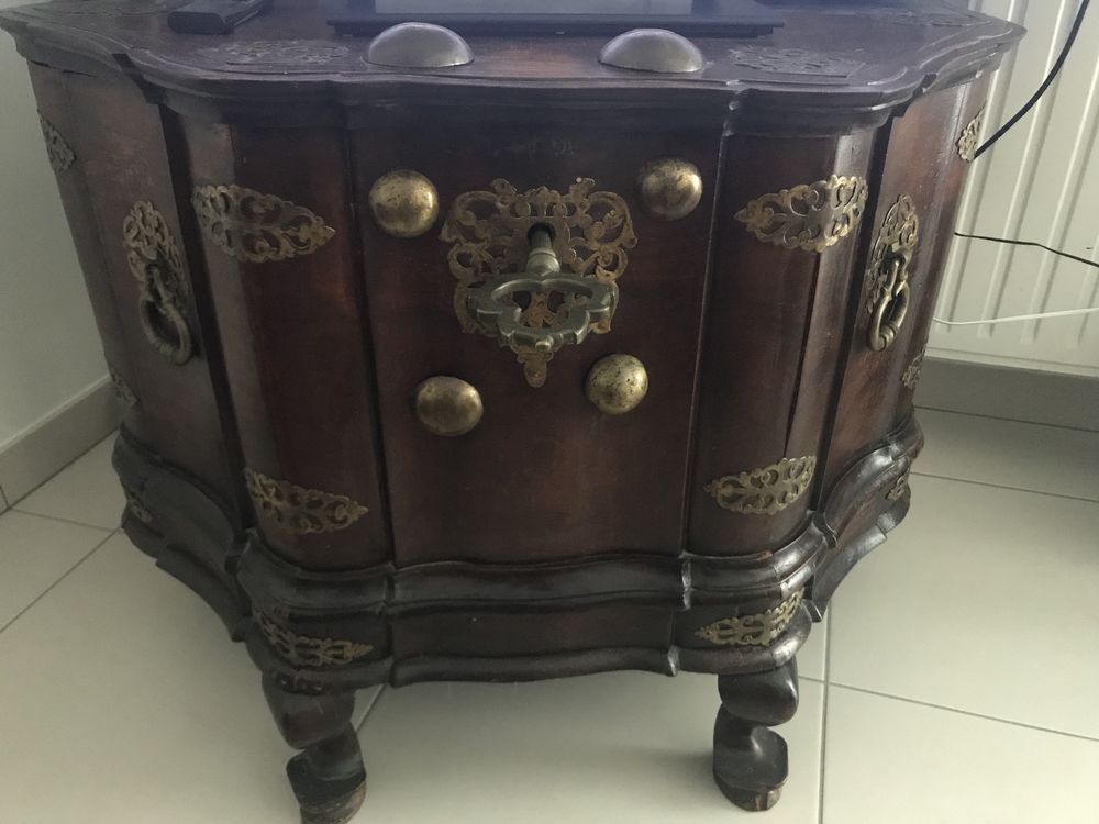 tr�s beau coffre rustique 100 Bordeaux (33)