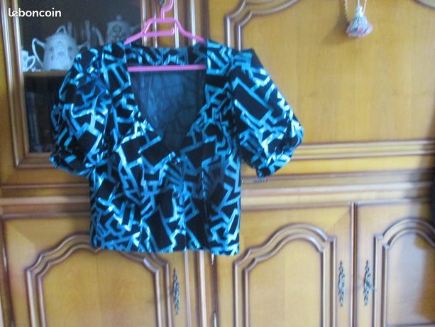 Tr�s beau corsage a manches courtes  T 40/42 5 Gannat (03)