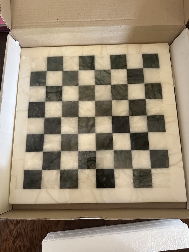 Tres beau jeu d'�chec en Albatre 80 Aix-en-Provence (13)