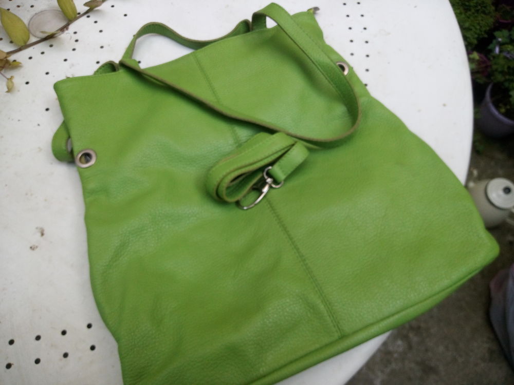 Tr�s beau sac italien vert pomme 30 Montreuil (93)