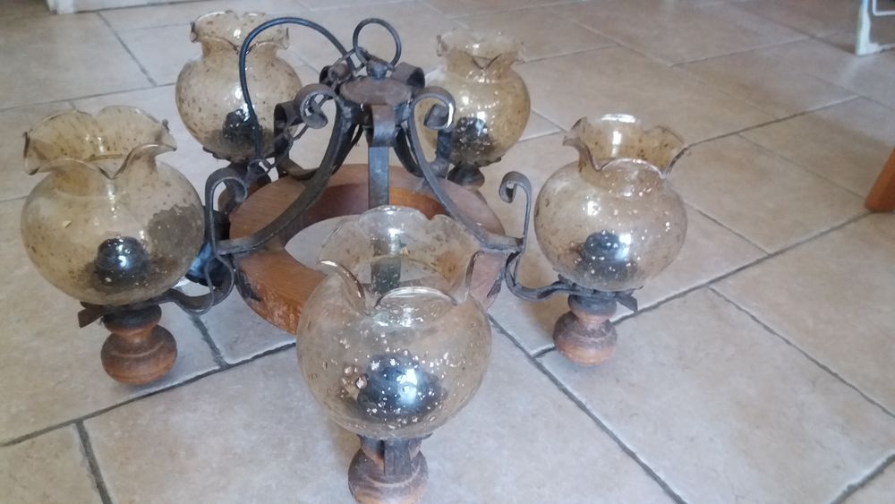 Tres beau lustre en chene massif et verre souffl� 25 Toulon (83)