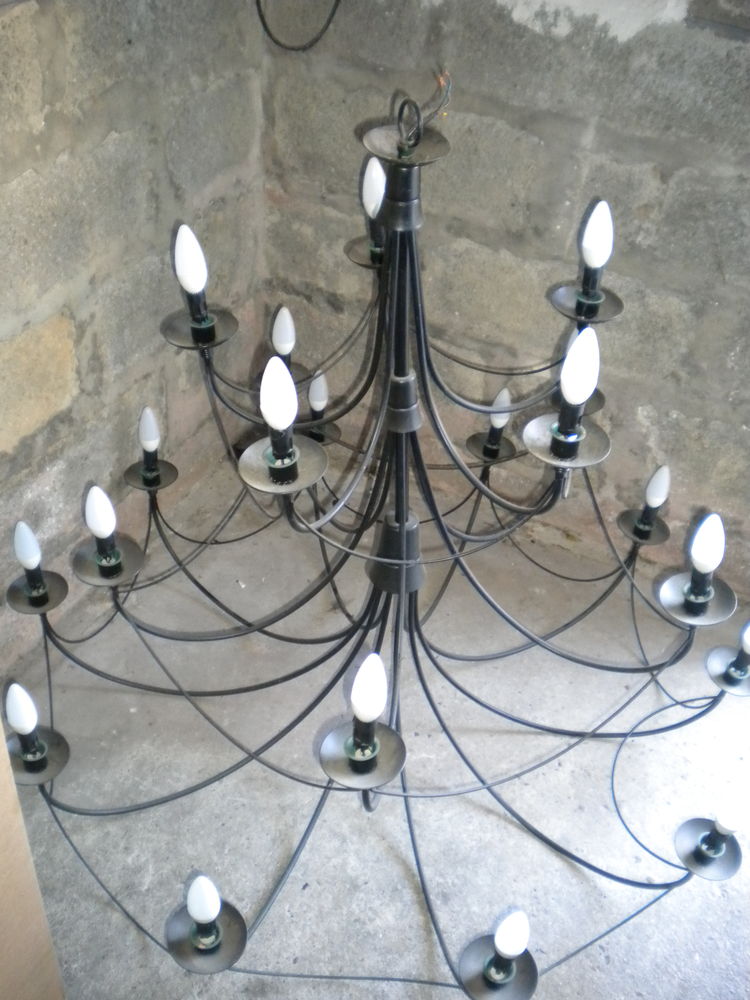tres beau lustre   a 20 allumages 110 Serquigny (27)