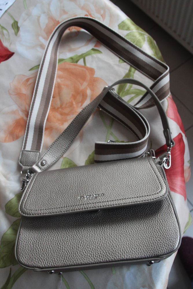 tr�s beau sac � main 35 V�nissieux (69)