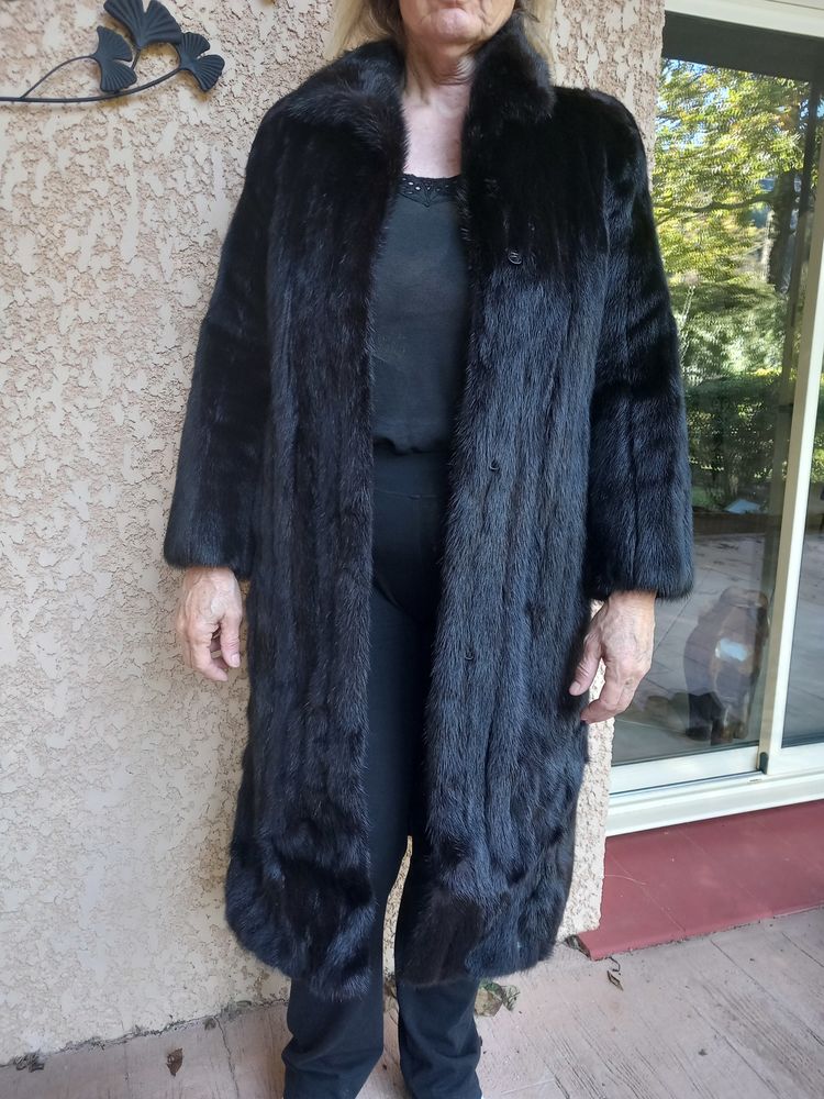 Tr�s beau Manteau en vison
290 L'Herm (09)