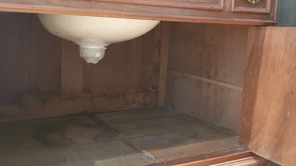 TRES BEAU MEUBLE DE TOILETTE MARBRE ROSE ET CH�NE. 19 EME. 2900 Roumare (76)