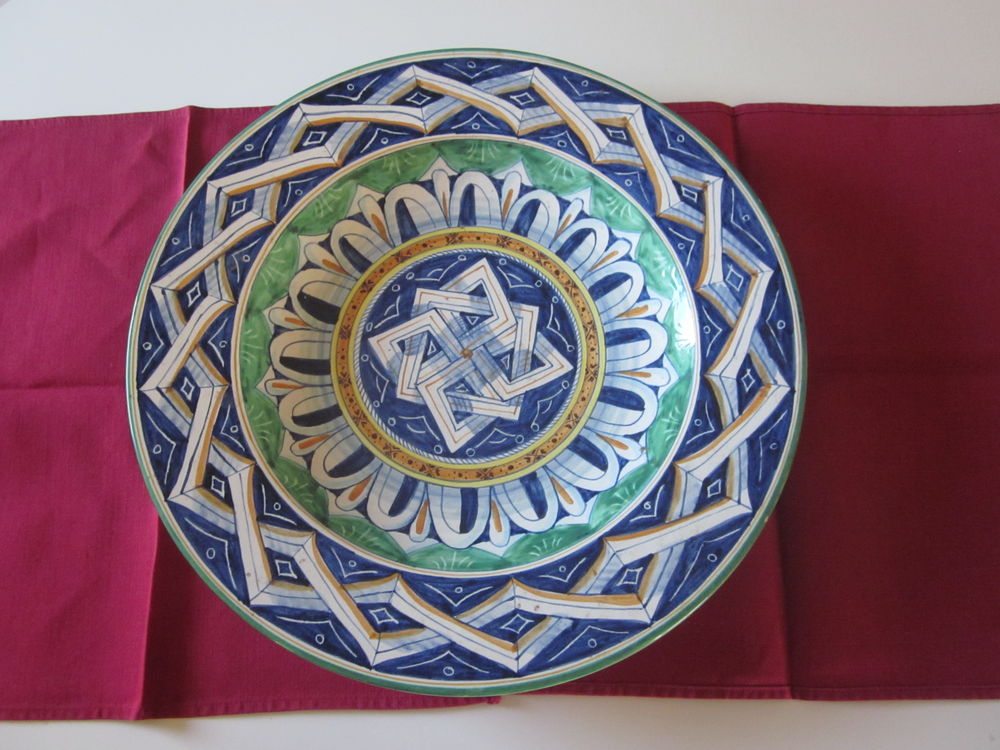 Tr�s beau plat en c�ramique ..
16 Saubion (40)