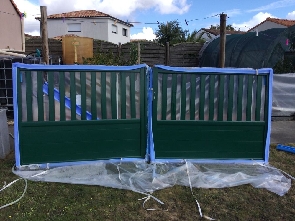 Tr�s beau portail alu ral 6005 950 Le Landreau (44)