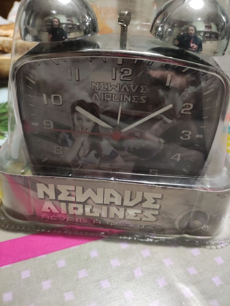 Tr�s beau r�veil vintage neuf pile AA 60 Verneuil-sur-Seine (78)