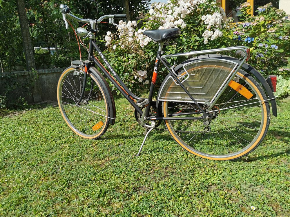 Tr�s beau v�lo dame. 120 Sainte-Genevi�ve-des-Bois (91)