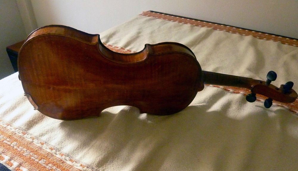Tr�s beau violon du XVIIIe. Instrument rare et pr�cieux 5000 V�z�nobres (30)