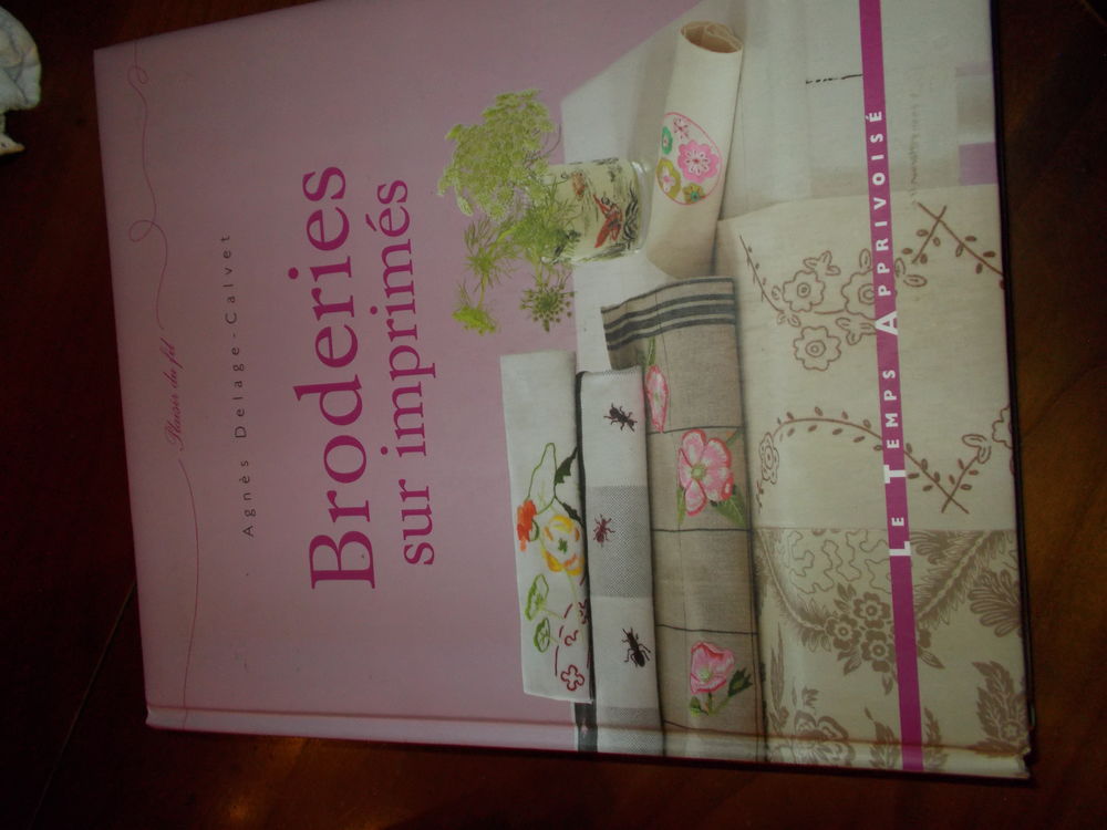 3 tr�s beaux livres  de travaux d'aiguilles  baisse de prix 20 Chissey-en-Morvan (71)