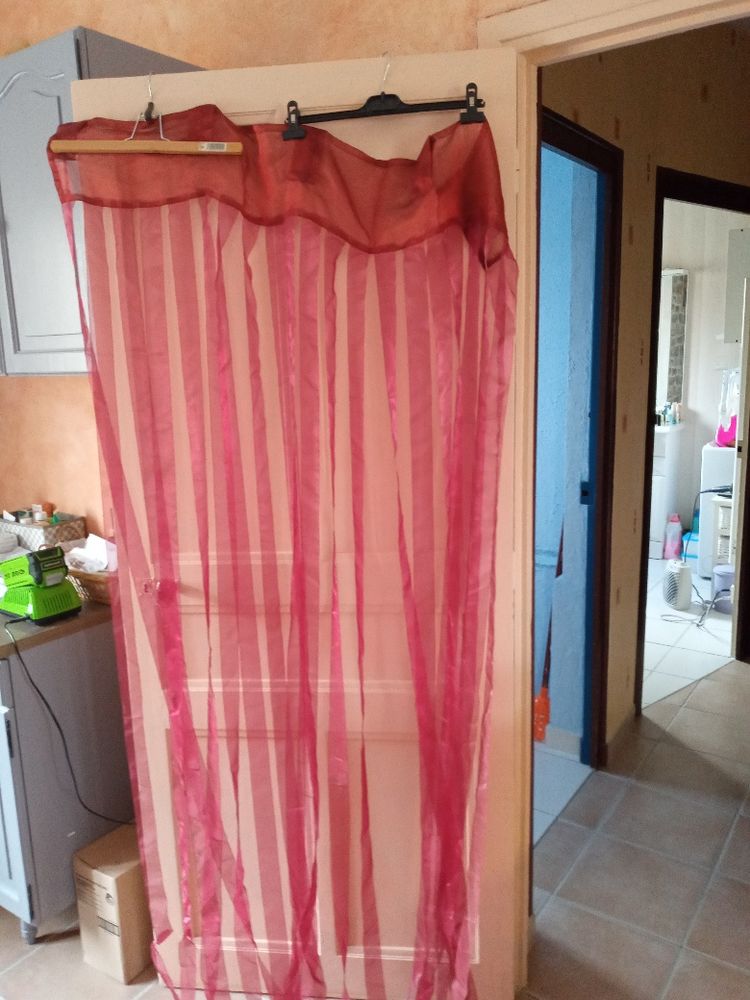 tr�s beaux rideaux en organza 25 Saint-Marcel (71)