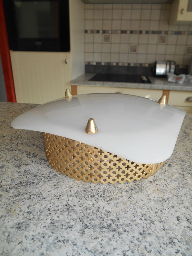 tr�s belle applique  matego  40 Paris 19 (75)