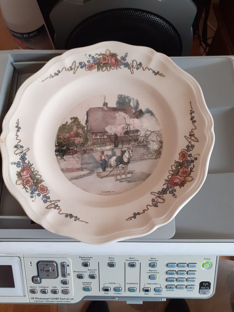 TRES BELLE ASSIETTE OBERNAI CREUSE DIAMETRE 25CM 20 Levainville (28)