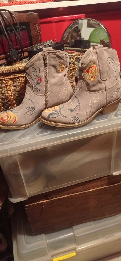 tr�s belle bottines pour femme 25 Pantin (93)