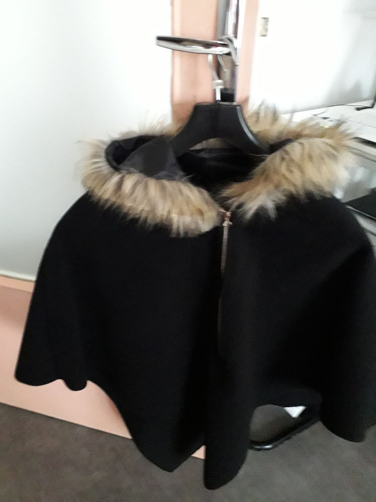 tr�s belle cape noir 20 Saint-Amour (39)