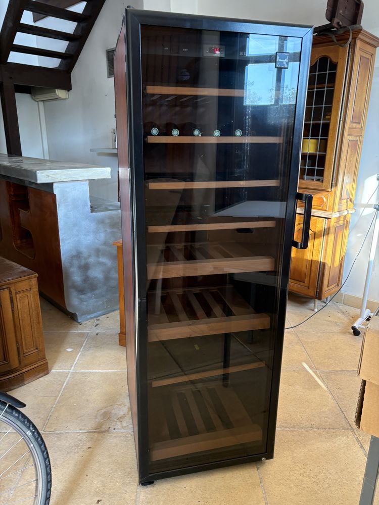 Tr�s belle cave � vin 800 Saussay (28)