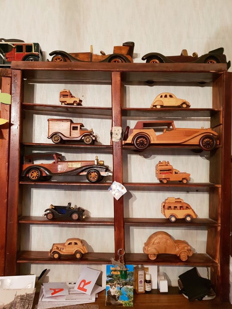 tr�s belle collection de voiture en bois anciennes 60 petite grande si vous �tes int�ress�s contacter moi 5 Paris 13 (75)