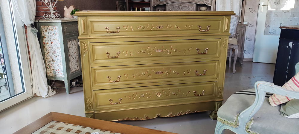 TRES BELLE COMMODE FIN 19�
RELOOKEE ENTIEREMENT 0 Villeurbanne (69)