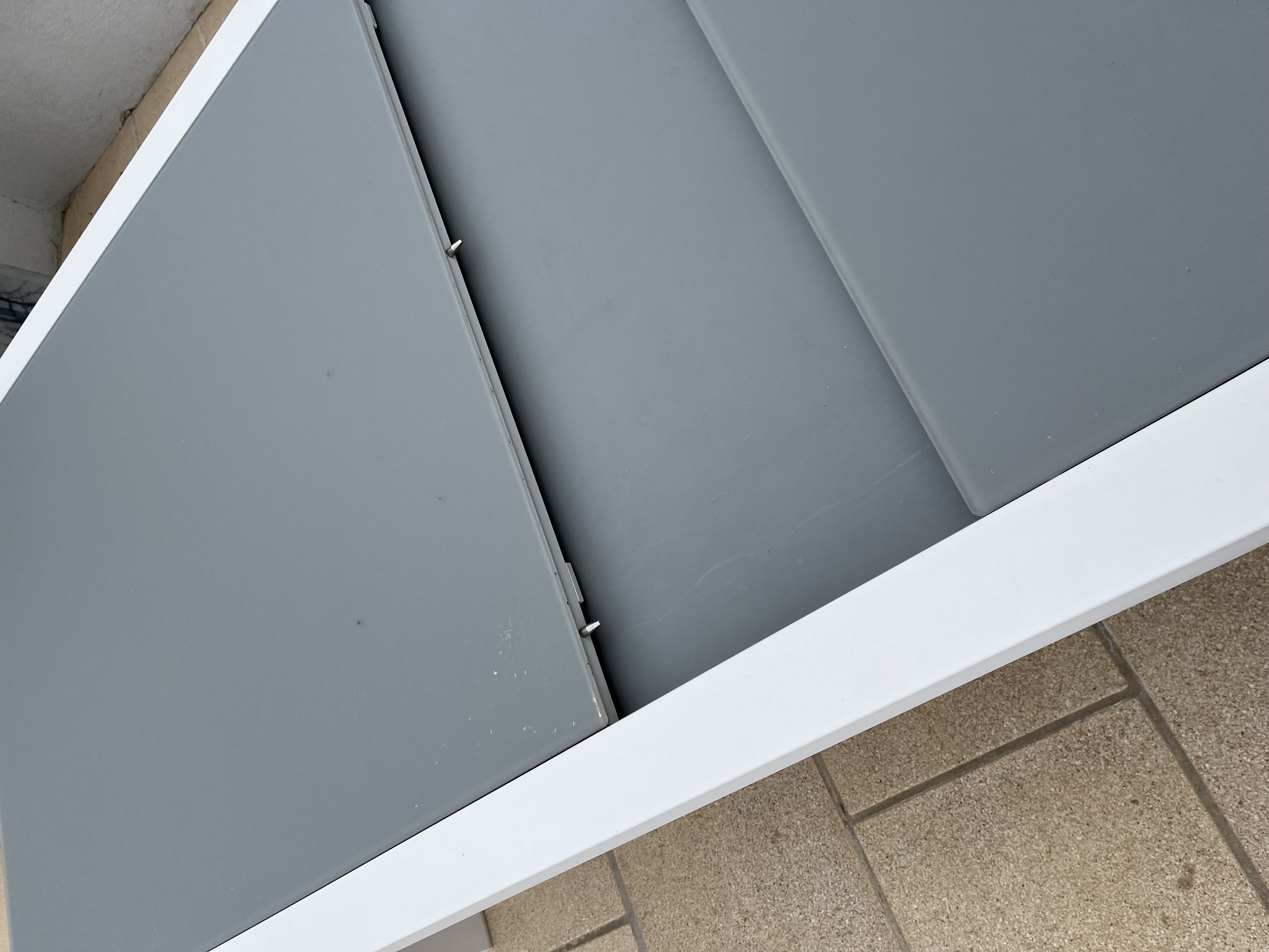 Tr�s belle grande table ext�rieur verre et aluminium 300 La Colle-sur-Loup (06)