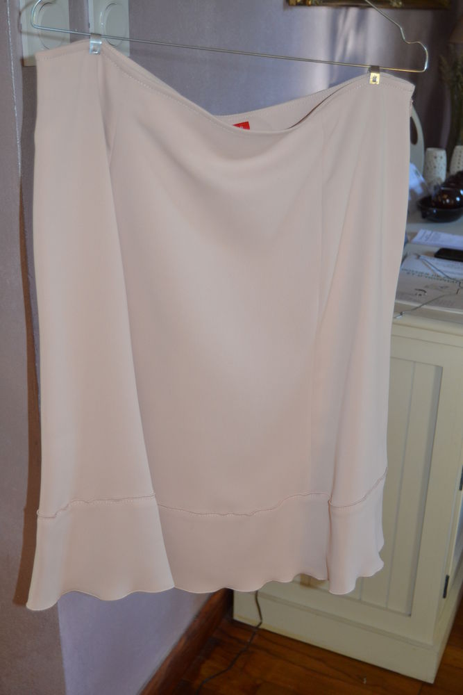 TRES BELLE JUPE  MANOUKIAN 15 Saint-Saturnin-l�s-Apt (84)