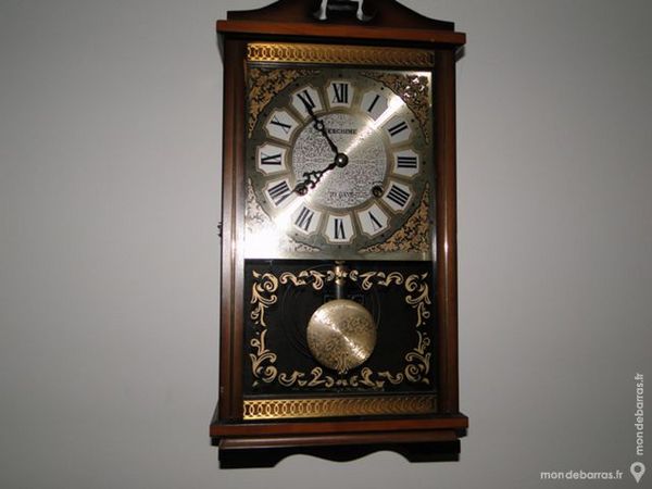 TRES BELLE PENDULE DE STYLE 90 Soullans (85)