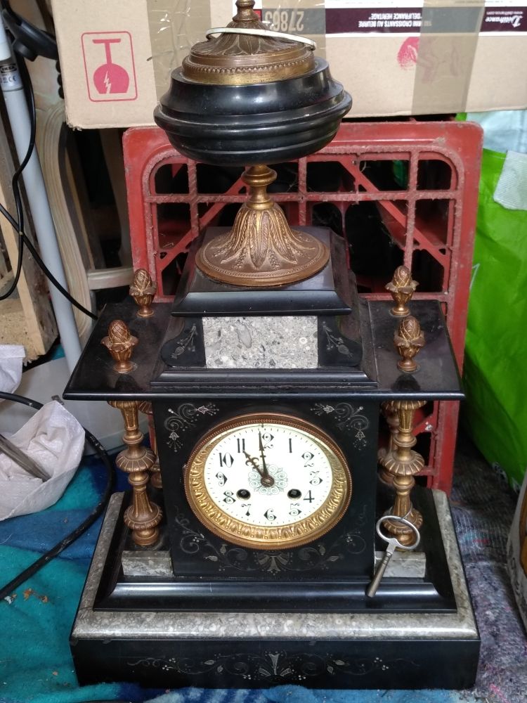 tr�s belle pendule ancienne 100 Tours (37)