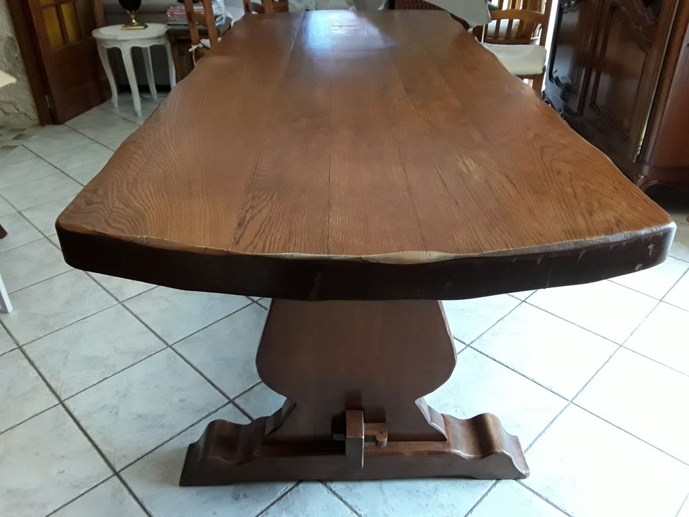 Tr�s belle table style Monast�re ch�ne massif 790 Montmirail (51)