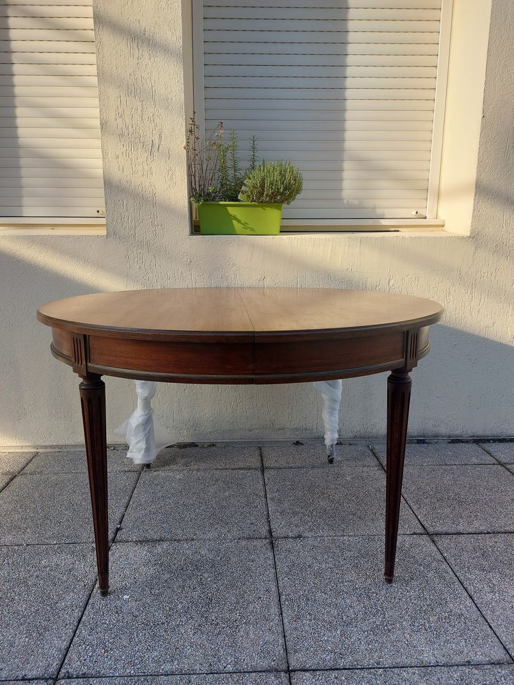 tr�s belle table style louis XVI avec 3 rallonges. 450 Marseille 9 (13)