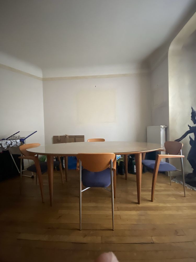une tr�s belle table � manger et 4 chaises 390 Paris 20 (75)