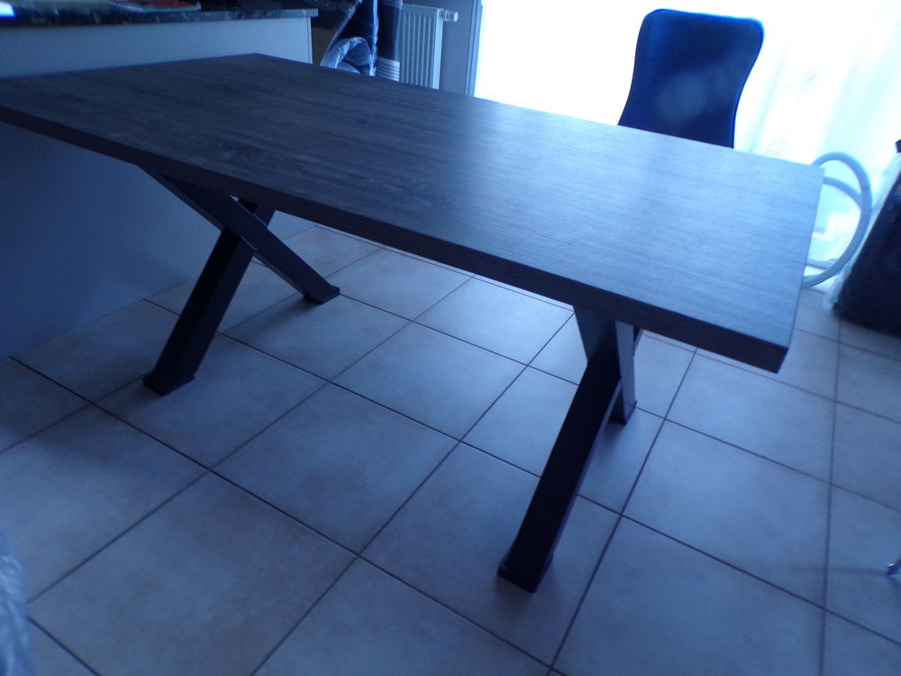 tr�s belle table de salle a manger 0 Saint-Aubin (39)