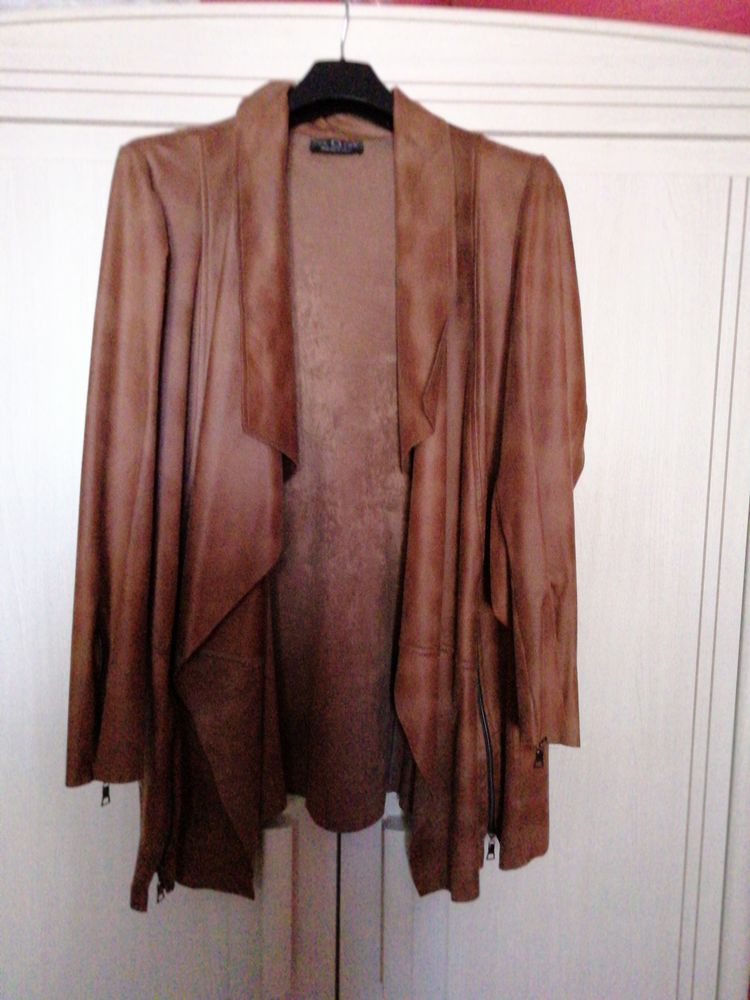 Tr�s belle Veste port� une seule fois. 100 Lentilly (69)