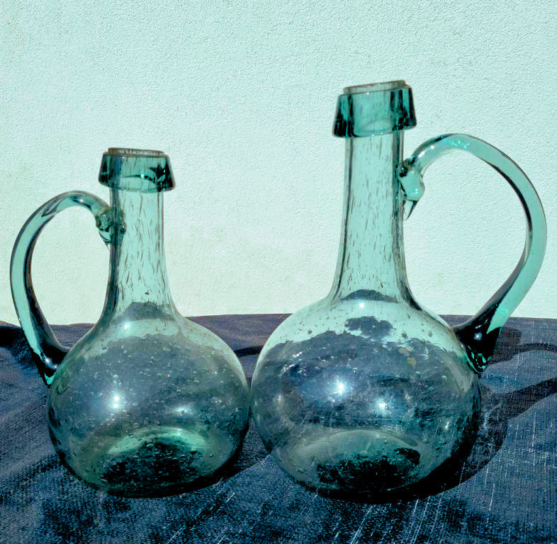 Duo de tr�s belles carafes en verre bull� vert. Comme neuf. 0 Locmiqu�lic (56)