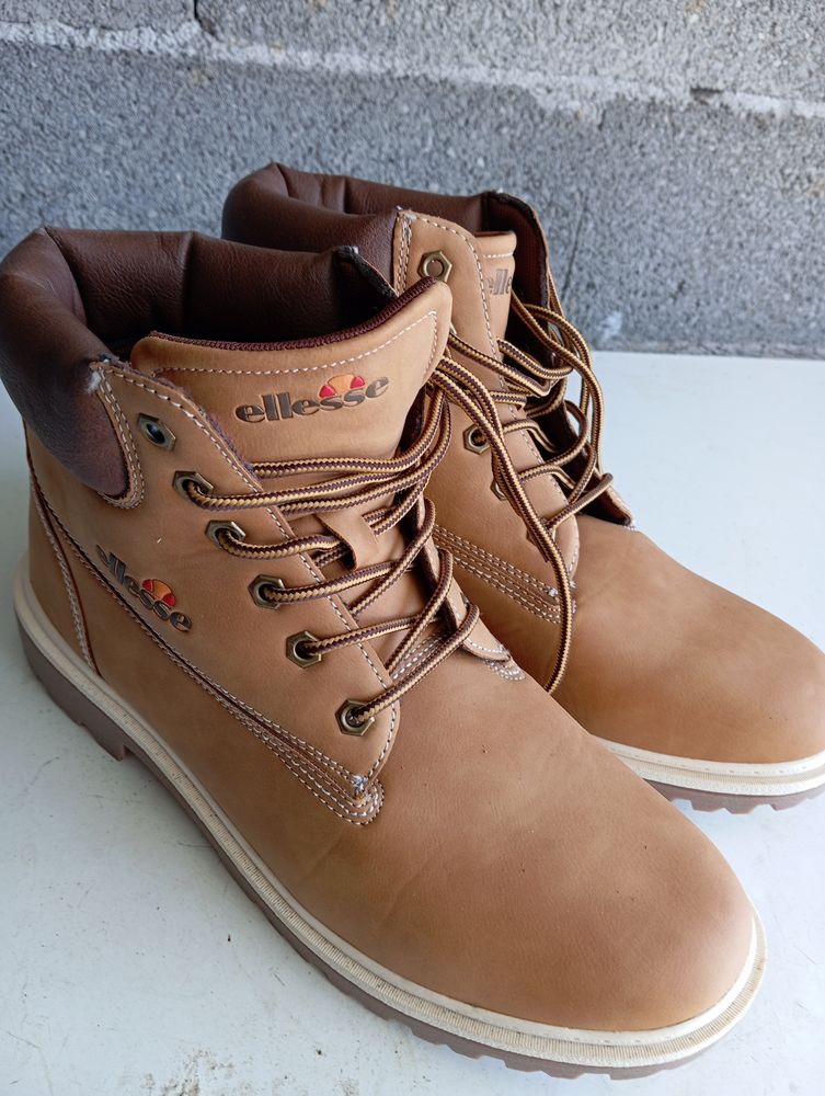 TRES BELLES CHAUSSURES HOMME ELLESSE 20 Sisteron (04)